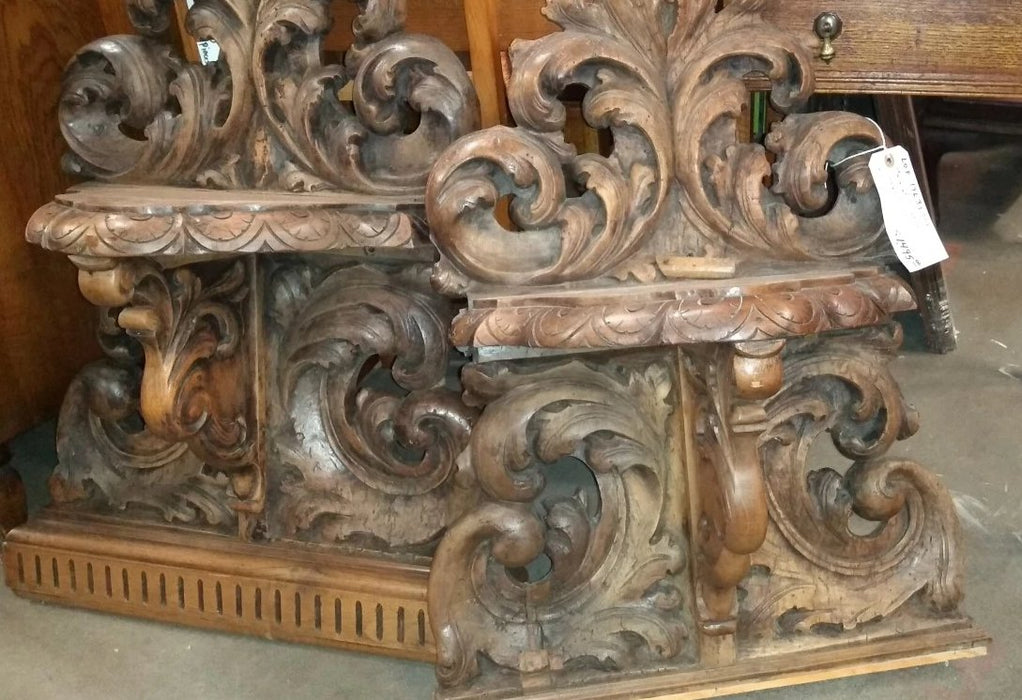 PAIR OF FINELY CARVED ITALIAN WALL BRACKETS