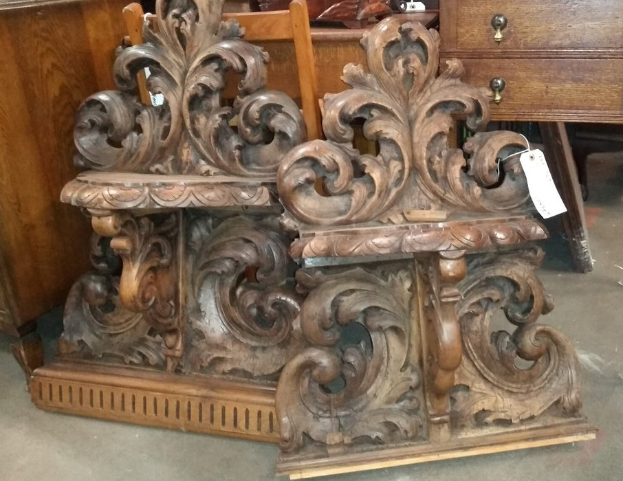 PAIR OF FINELY CARVED ITALIAN WALL BRACKETS