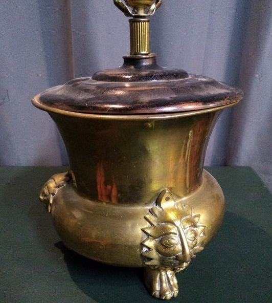 BRASS TABLE LAMP WITH FACES
