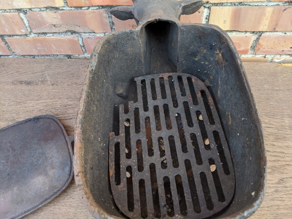 UNUSUAL CAST IRON COW GRILL