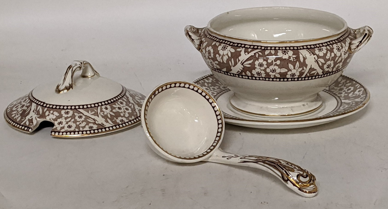 25 PIECES OF WEDGEWOOD HAWTHORN BROWN PATTERN CHINA