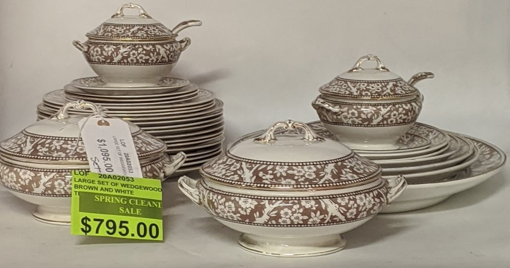 25 PIECES OF WEDGEWOOD HAWTHORN BROWN PATTERN CHINA