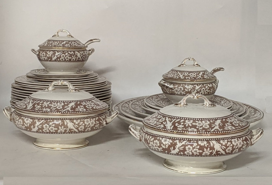 25 PIECES OF WEDGEWOOD HAWTHORN BROWN PATTERN CHINA