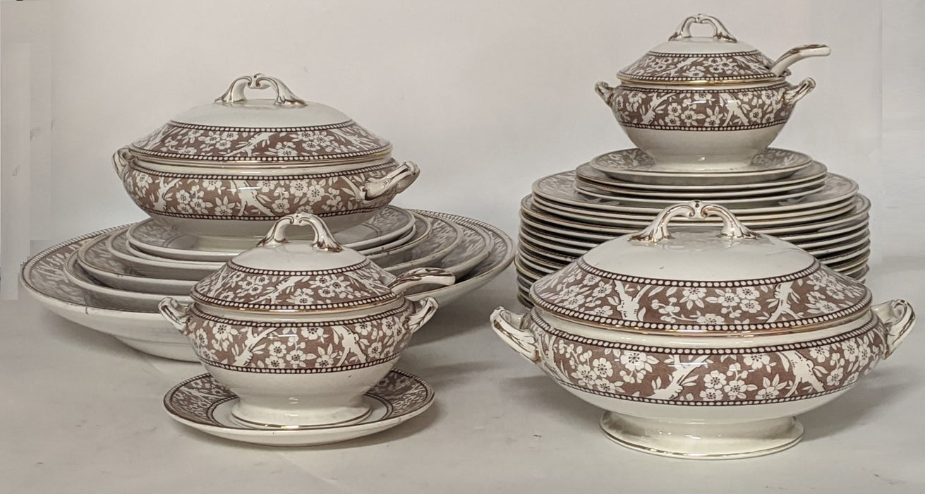 25 PIECES OF WEDGEWOOD HAWTHORN BROWN PATTERN CHINA