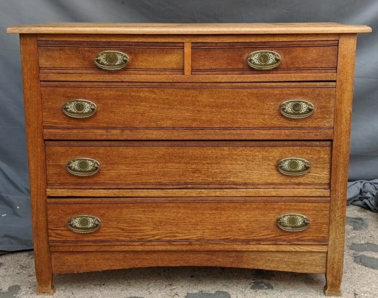 SMALL SIMPLE OAK CHEST