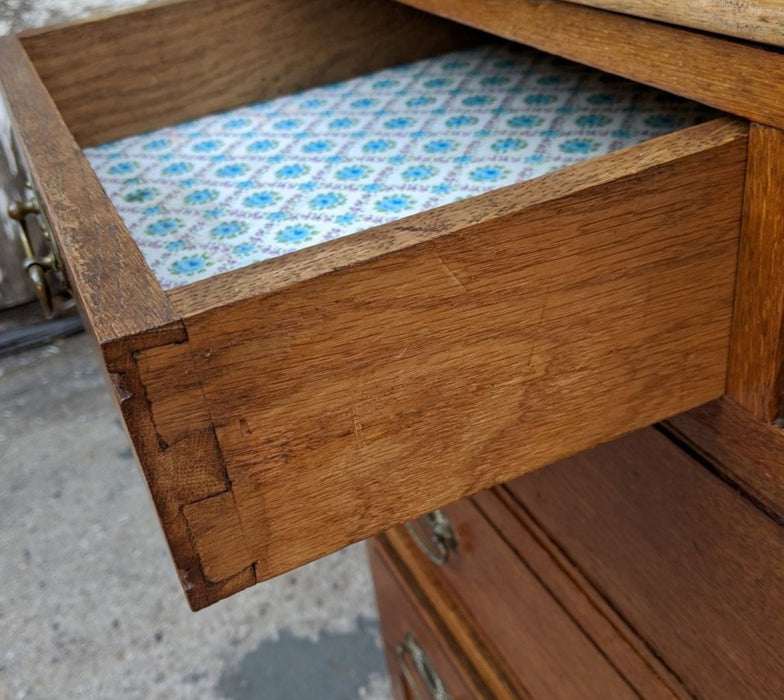 SMALL SIMPLE OAK CHEST