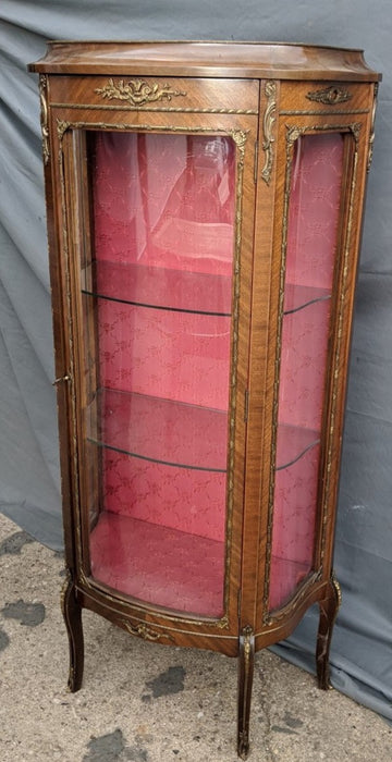 LOUIS XV SMALL CURVED FRONT VITRINE WITH ORMOLU