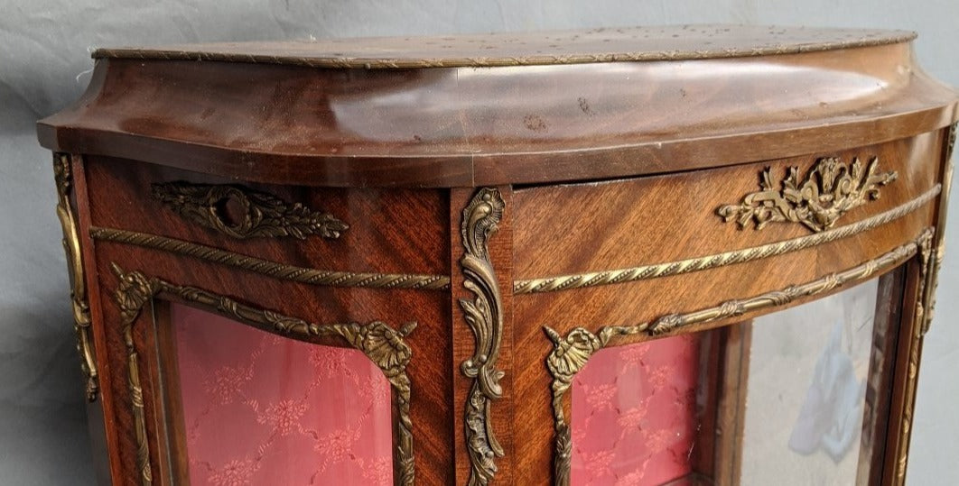 LOUIS XV SMALL CURVED FRONT VITRINE WITH ORMOLU