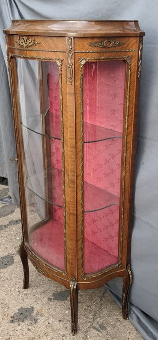 LOUIS XV SMALL CURVED FRONT VITRINE WITH ORMOLU