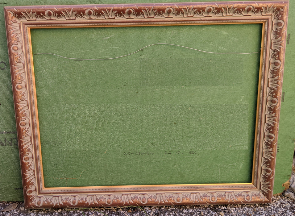 MEDIUM FRAME WITH RELIEF