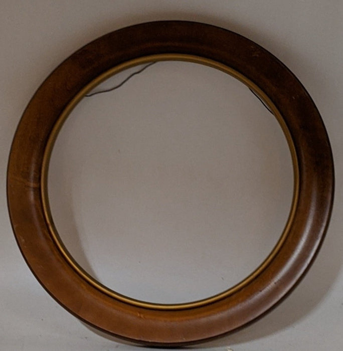 ROUND FRAME WITH GILT LINER