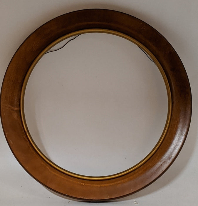 ROUND FRAME WITH GILT LINER