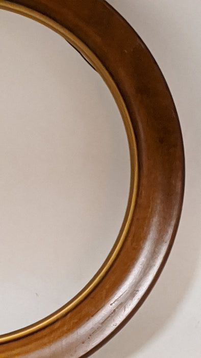 ROUND FRAME WITH GILT LINER