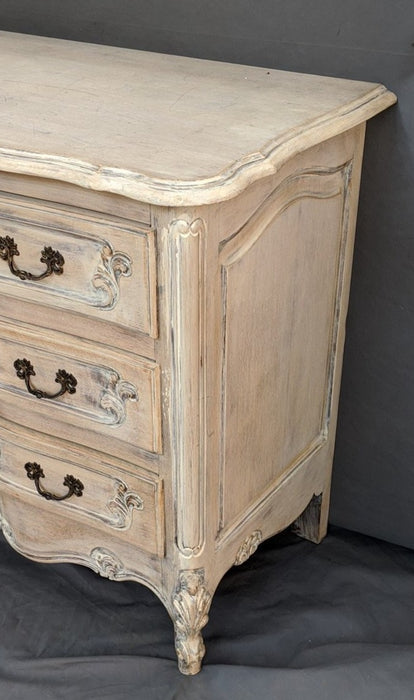 VINTAGE LOUIS XV COUNTRY FRENCH 3 DRAWER COMMODE