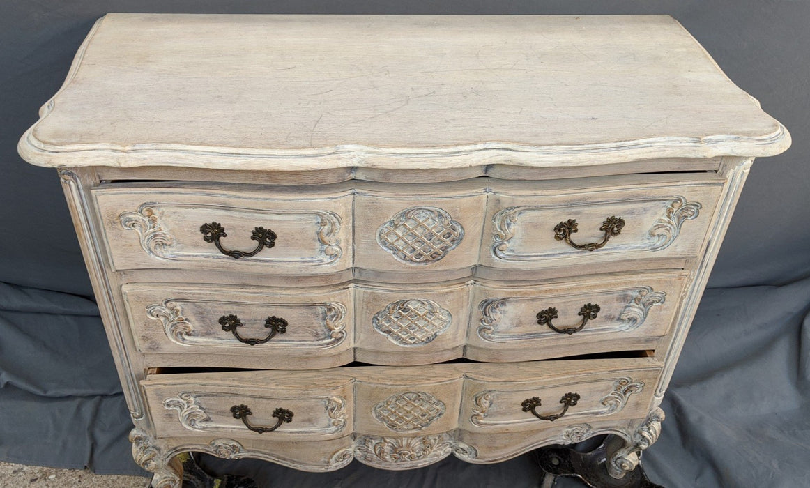 VINTAGE LOUIS XV COUNTRY FRENCH 3 DRAWER COMMODE