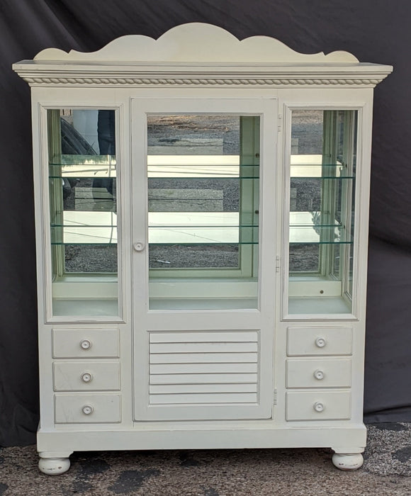 PAINTED WHITE LIGHTED DISPLAY CASE