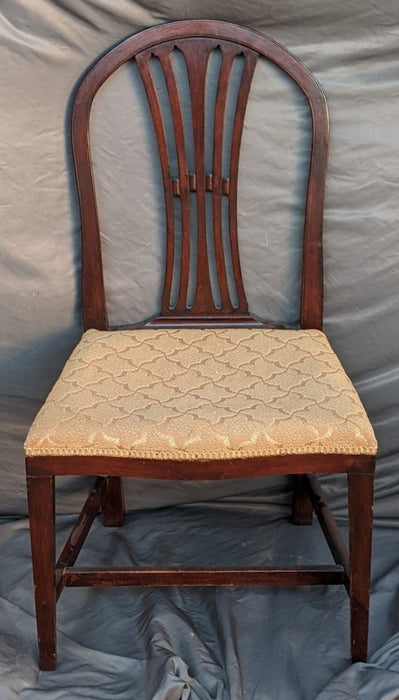 HEPPLEWHITE PERIOD ARCHED BACK AMERICAN CHAIR missing the stretcher