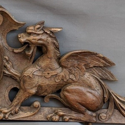 GRIFFIN AND CARTOUCHE CARVED CROWN