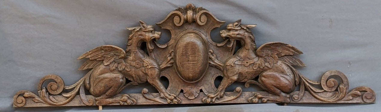 GRIFFIN AND CARTOUCHE CARVED CROWN