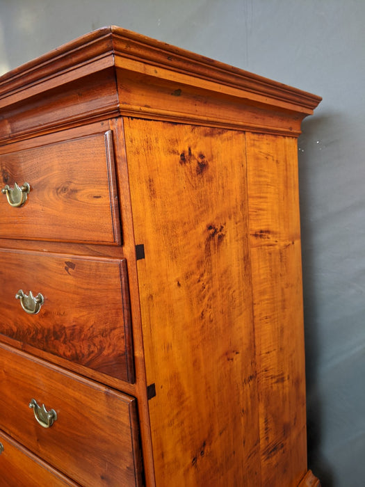 18TH CENTURY AMERICAN WALNUT AND MAPLE CHEST ON CHEST WITH QUEEN ANNE LEGS