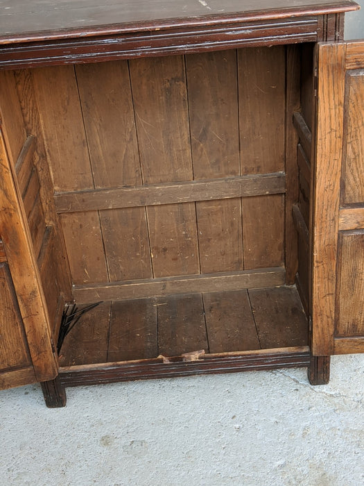 SMALL ENGLISH OAK CABINET