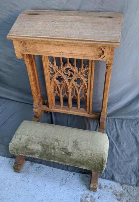 FANCY OAK KNEELER