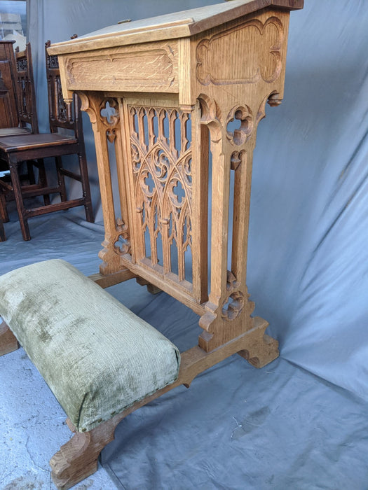 FANCY OAK KNEELER