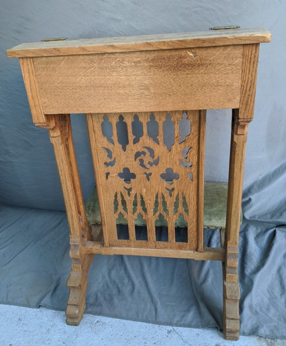FANCY OAK KNEELER
