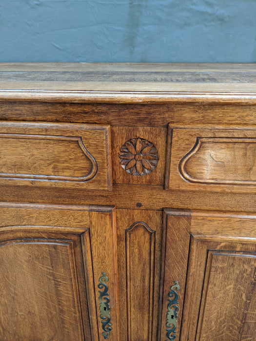 LARGE COUNTRY FRENCH OAK SIDEBOARD WITH ROSETTE