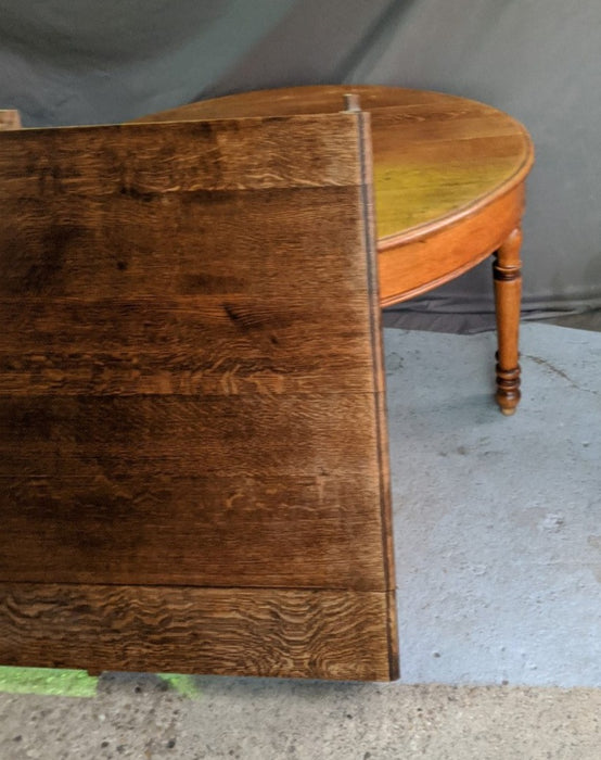 LARGE LOUIS PHLIPPE TABLE WITH LARGE LEAF