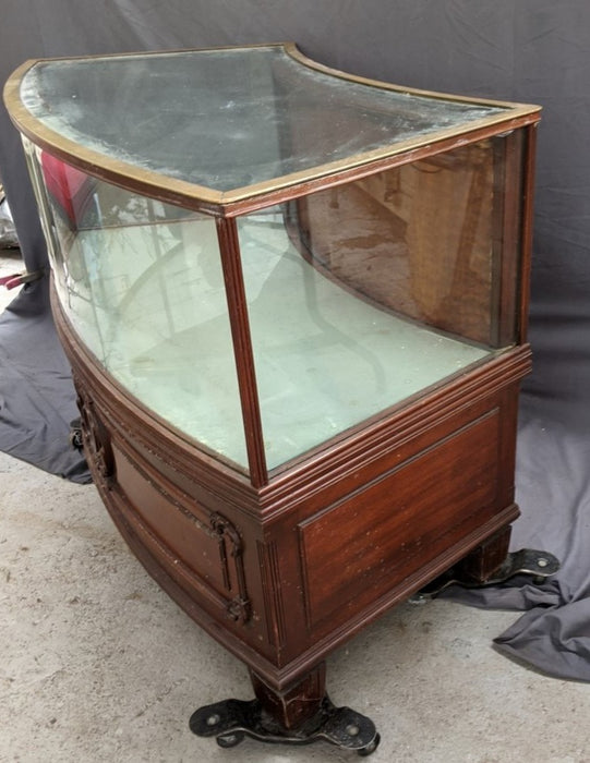 BEAUTIFUL TURN OF THE CENTURY CURVED GLASS SHOWCASE
