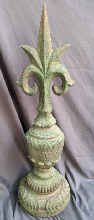 FLEUR D LIS LARGE FINIAL NOT OLD AS IS