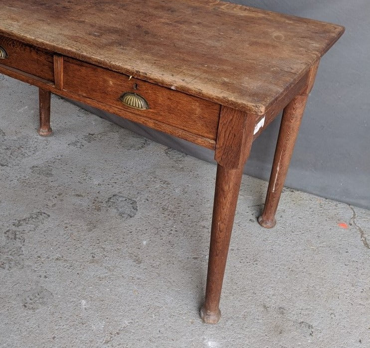 ENGLISH OAK LIBRARY TABLE WITH TURNED TAPERED LEGS