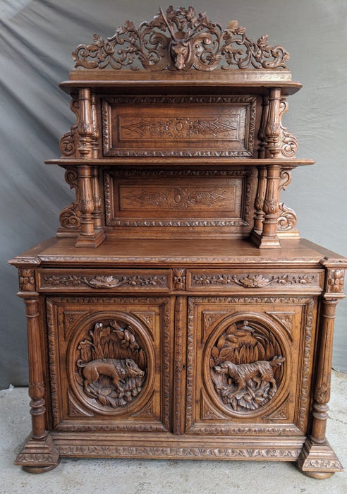 SMALL BLACK FOREST SERVER WITH HOUND, STAG AND BOAR