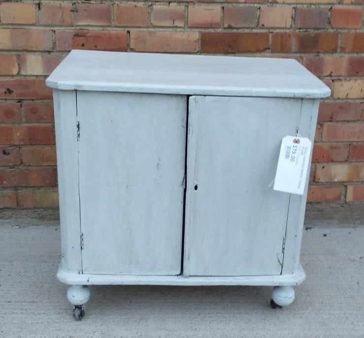 SMALL PAINTED WHITE 2 DOOR STAND