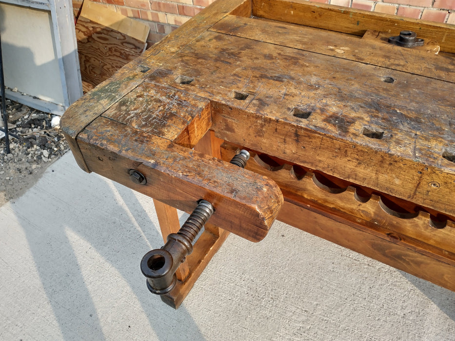 ANTIQUE WOODWORKERS BENCH