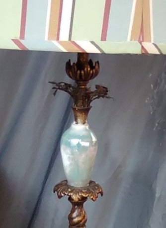 BRONZE FLOOR LAMP WITH SMALL ASIAN URN