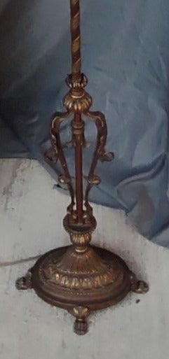 BRONZE FLOOR LAMP WITH SMALL ASIAN URN