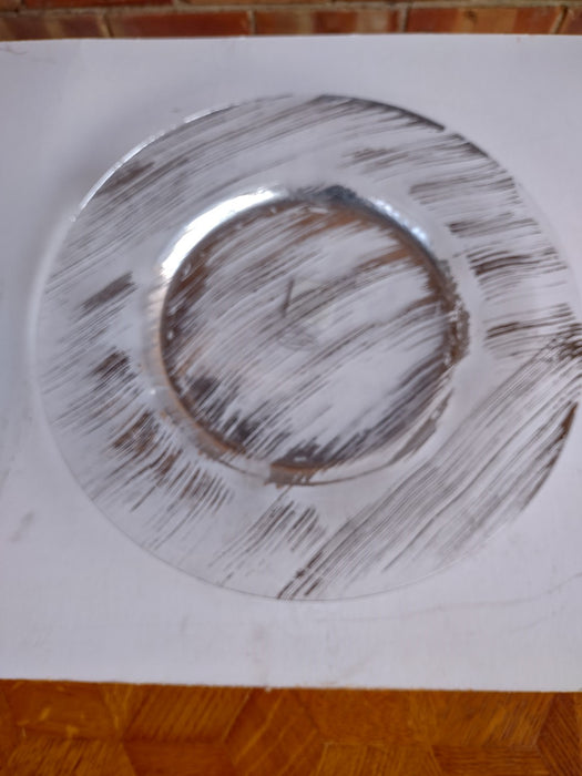 SILVER STRIATED CLEAR GLASS CHARGER