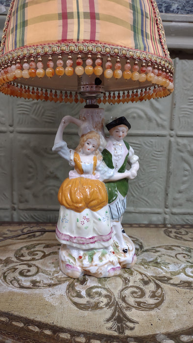 SMALL COUPLE FIGURAL LAMP WITH SHADE