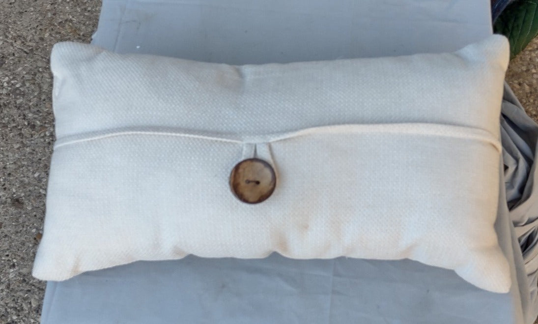 RECTANGULAR PILLOW WITH BUTTON