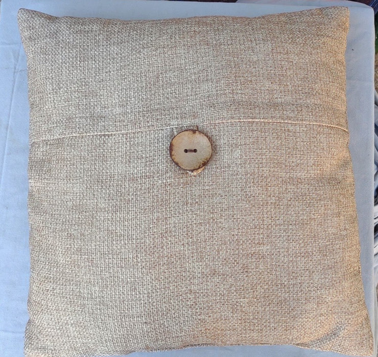 BEIGE PILLOW WITH BUTTON