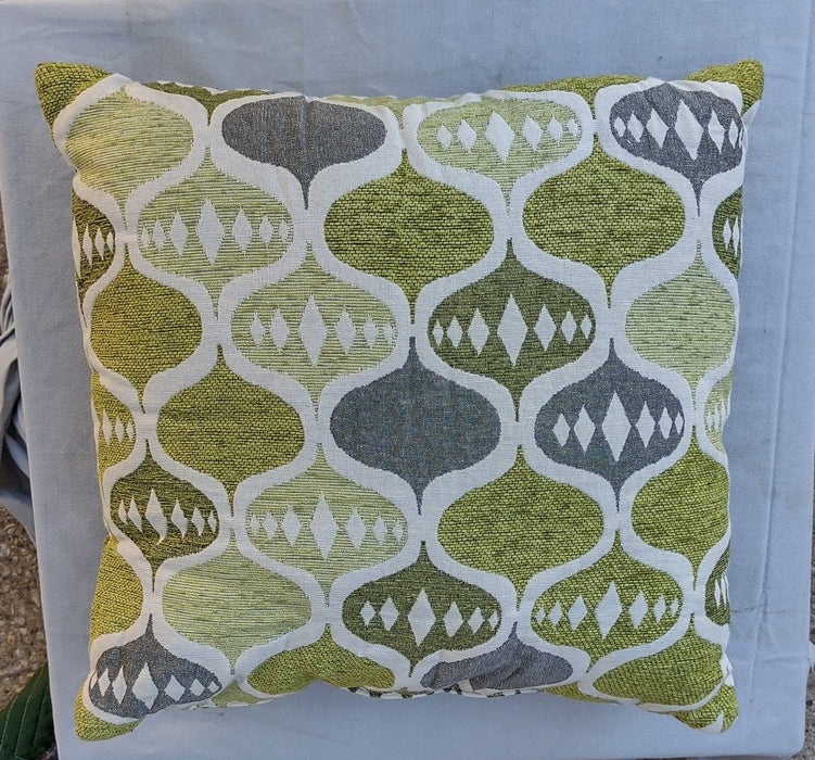 GREEN DESIGNED PILLOW