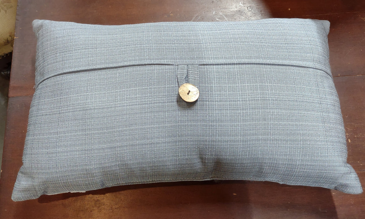 GREY RECTANGULAR PILLOW WITH BUTTON