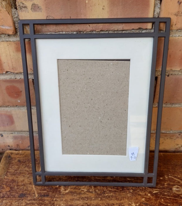 IRON FRAME -STANDING