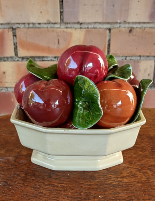 ITALIAN PORCELAIN ITALIAN APPLE BOWL CENTER PIECE