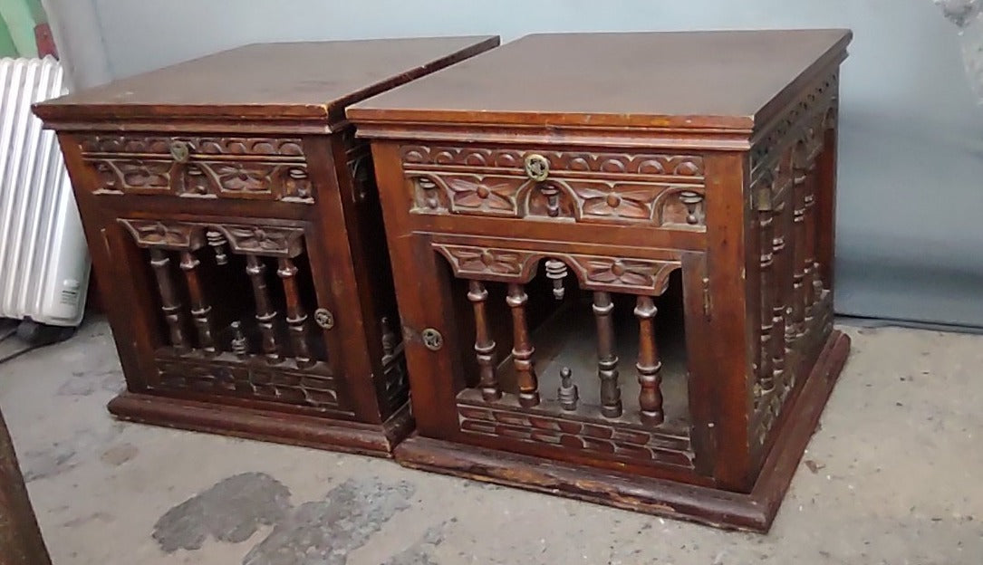 PAIR OF ARGENTINE PINE NIGHTSTANDS