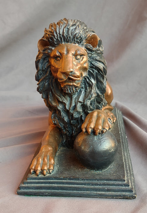 RESIN LION FIGURE