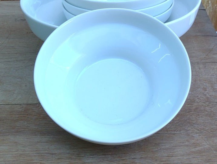 WHITE FOOTED SERVING BOWL WITH 1 SMALLER BOWL