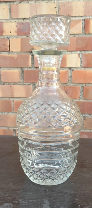 CLEAR GLASS DECANTER WITH STOPPER